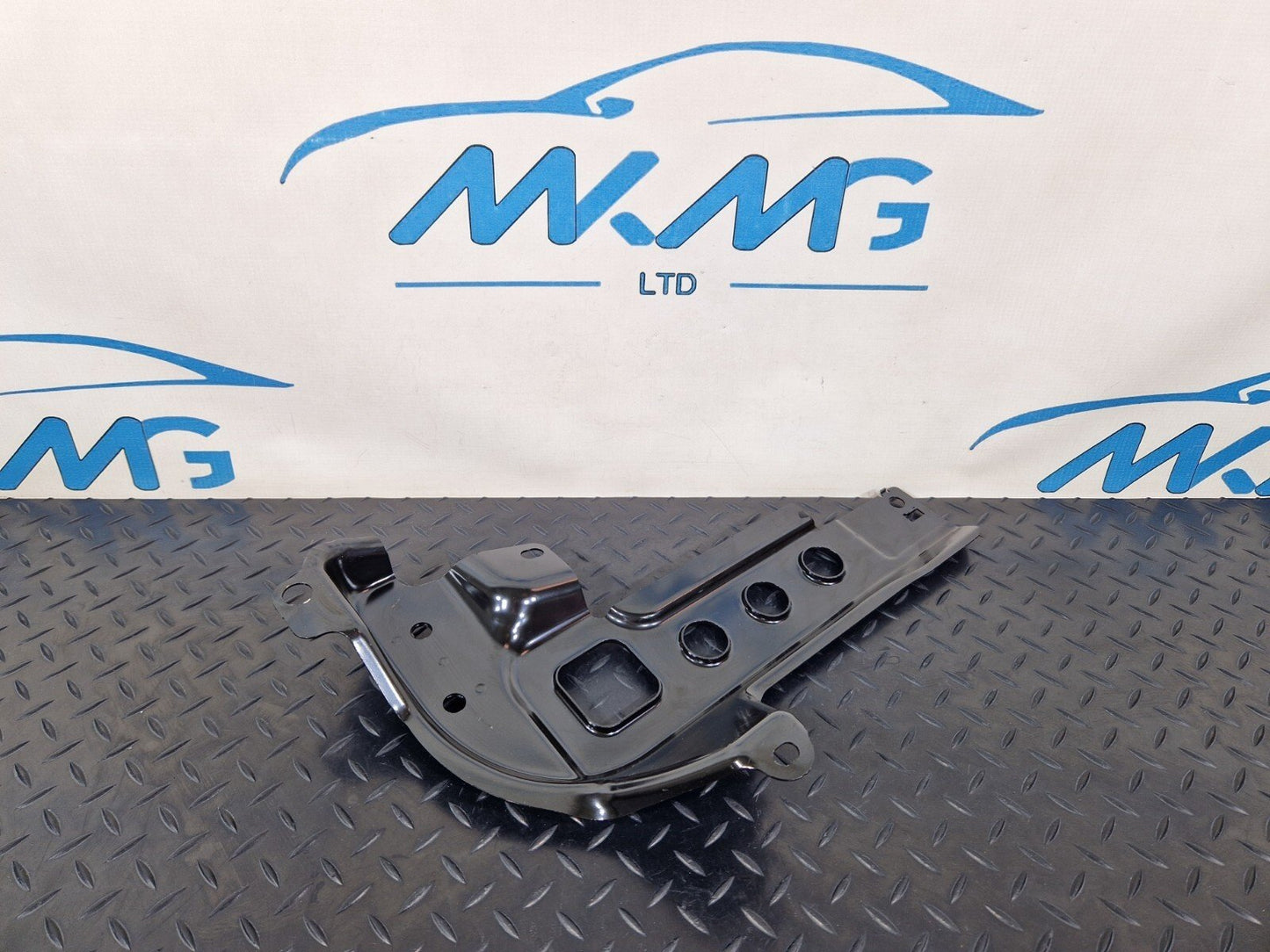 14-21 MERCEDES BENZ W205 OEM BOOT TRUNK FLOOR RIGHT SUPPORT BRACKET A2056100002