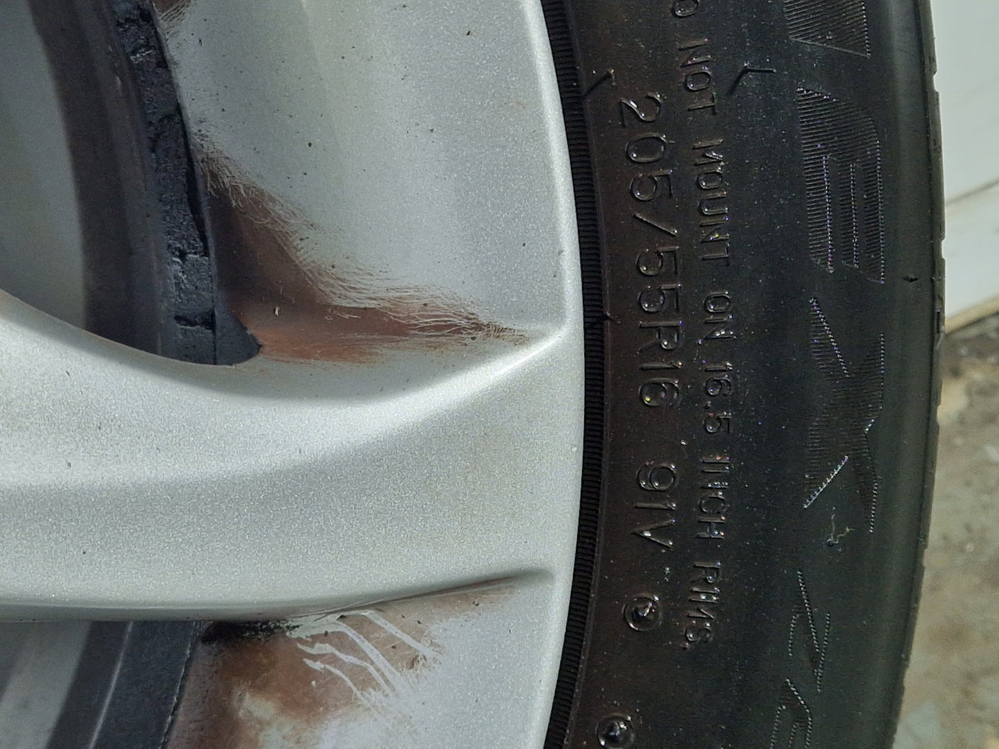 Hyundai i30 MK1 (FD) 5" Alloy Wheel with Tyre 205/55/16 7mm