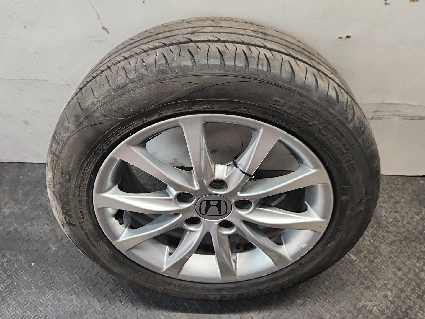 Honda Civic MK9 (FK27) 16" Alloy Wheel with Tyre 205/55/16 ~4mm 16065A