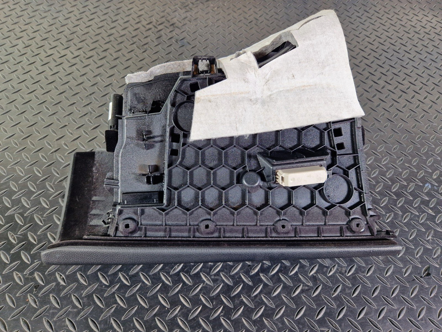12-18 BMW 3 SERIES F30 LCI GLOVE BOX STORAGE COMPARTMENT 72758410 7227250