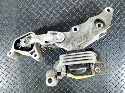 14-23 MERCEDES VITO W447 1.6 DIESEL OM622.951  ENGINE MOUNT BRACKET A4472410713