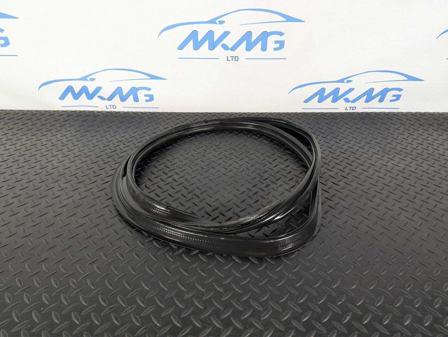 13-19 MERCEDES BENZ CLA C117 REAR TAILGATE TRUNK BOOTLID RUBBER SEAL A1176930200