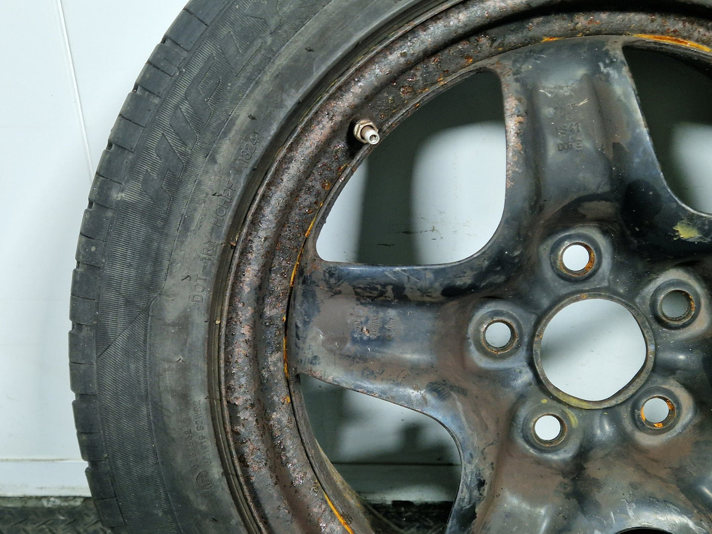 Ford C-Max MK1 17" Alloy Wheel with Tyre 5mm 225/55/17