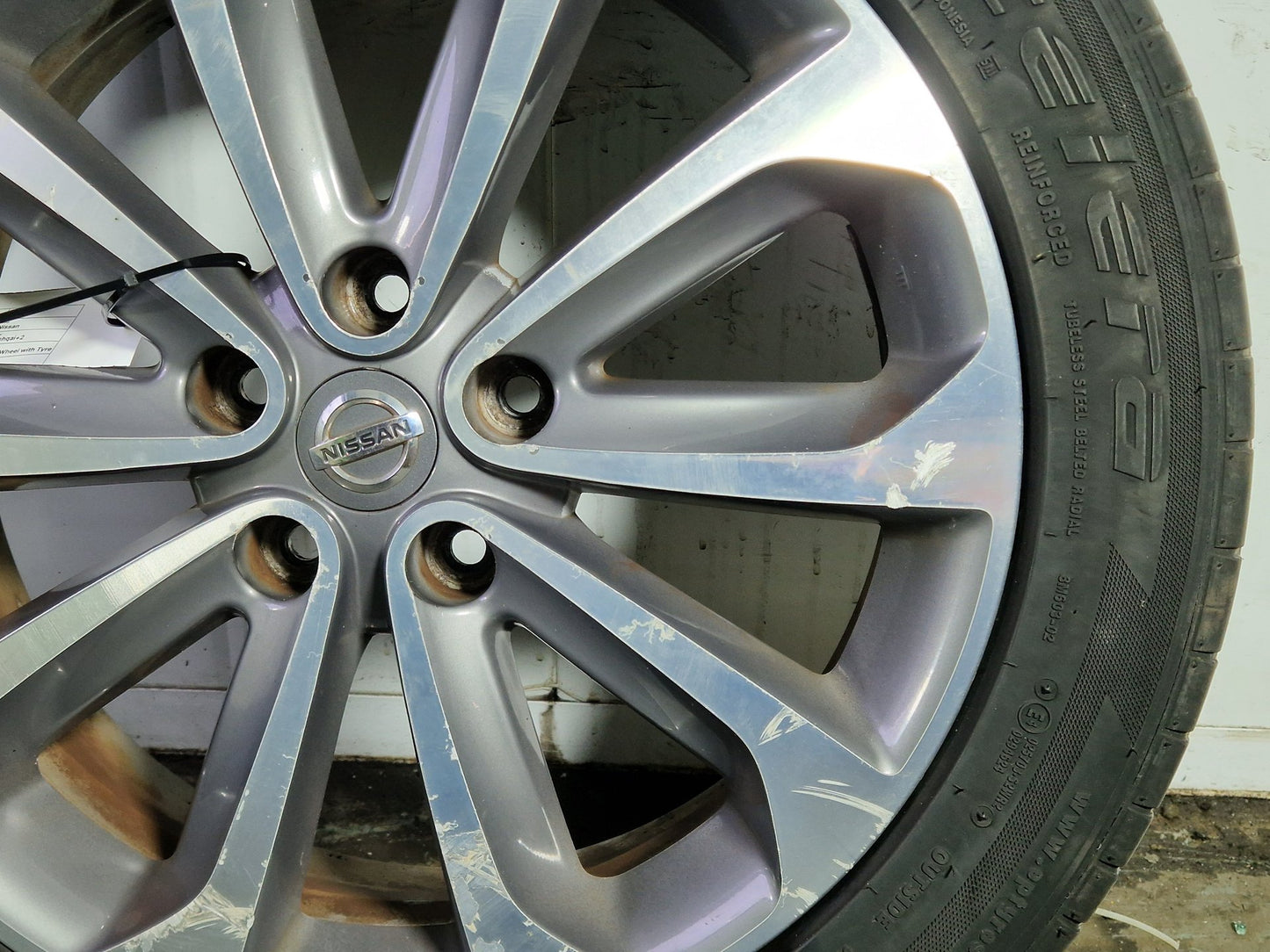 Nissan Qashqai+2 MK1 FL (J10) 18" Alloy Wheel with Tyre 215/55/18 ~4mm