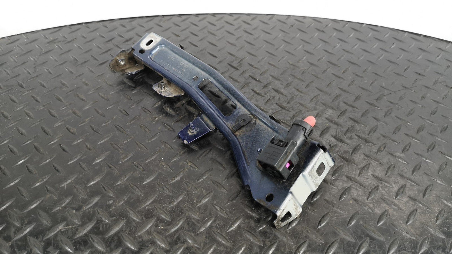 16-19 AUDI A4 B9 S-LINE GENUINE FRONT RIGHT SIDE FENDER BRACKET 8W0821136B