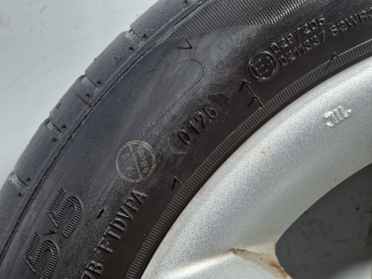 Skoda Fabia 5J 15" Alloy Wheel with Tyre 195/50/15 Genuine ~6mm