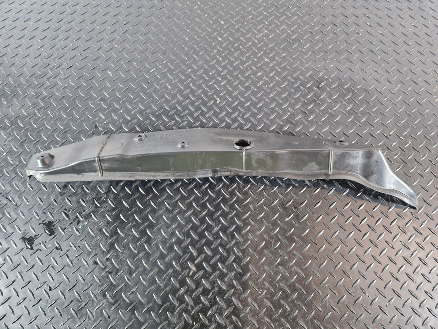 16-22 MERCEDES BENZ X253 FRONT RIGHT SIDE WING SEAL TRIM A2538890125