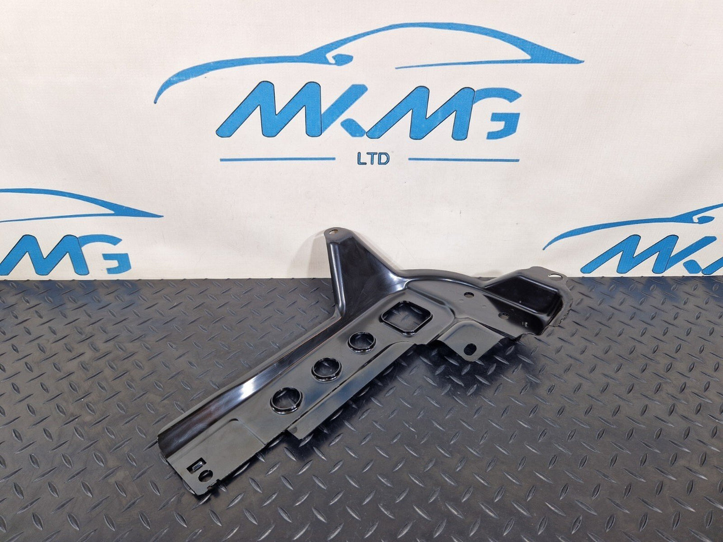 14-21 MERCEDES BENZ W205 OEM BOOT TRUNK FLOOR RIGHT SUPPORT BRACKET A2056100002