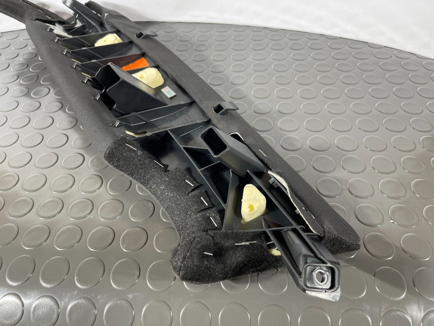16-19 AUDI A4 B9 ESTATE GENUINE REAR RIGHT DRIVER SIDE CLOTH BOLSTER 8W0885704