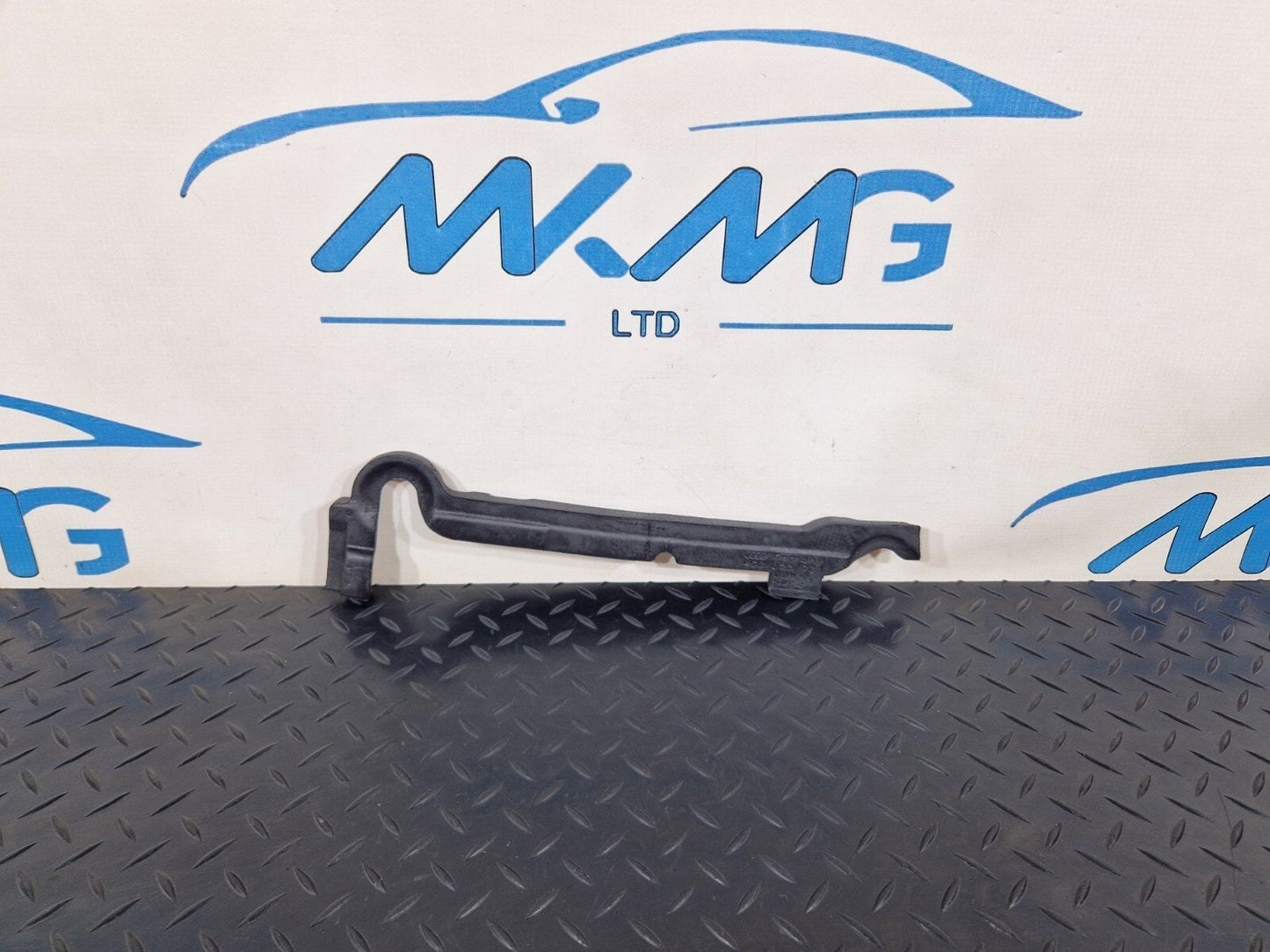 10-18 AUDI A7 4G S-LINE OEM FRONT LEFT WING SEAL 4G8823731