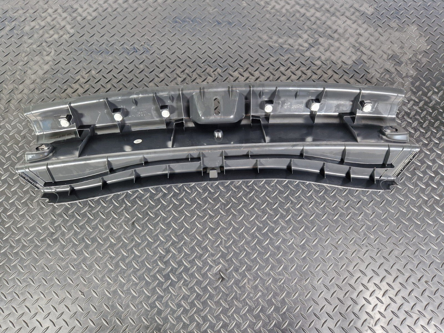 14-20 MERCEDES BENZ GLA 200 X156 TAILGATE COVER TRIM RIGHT A1567402000