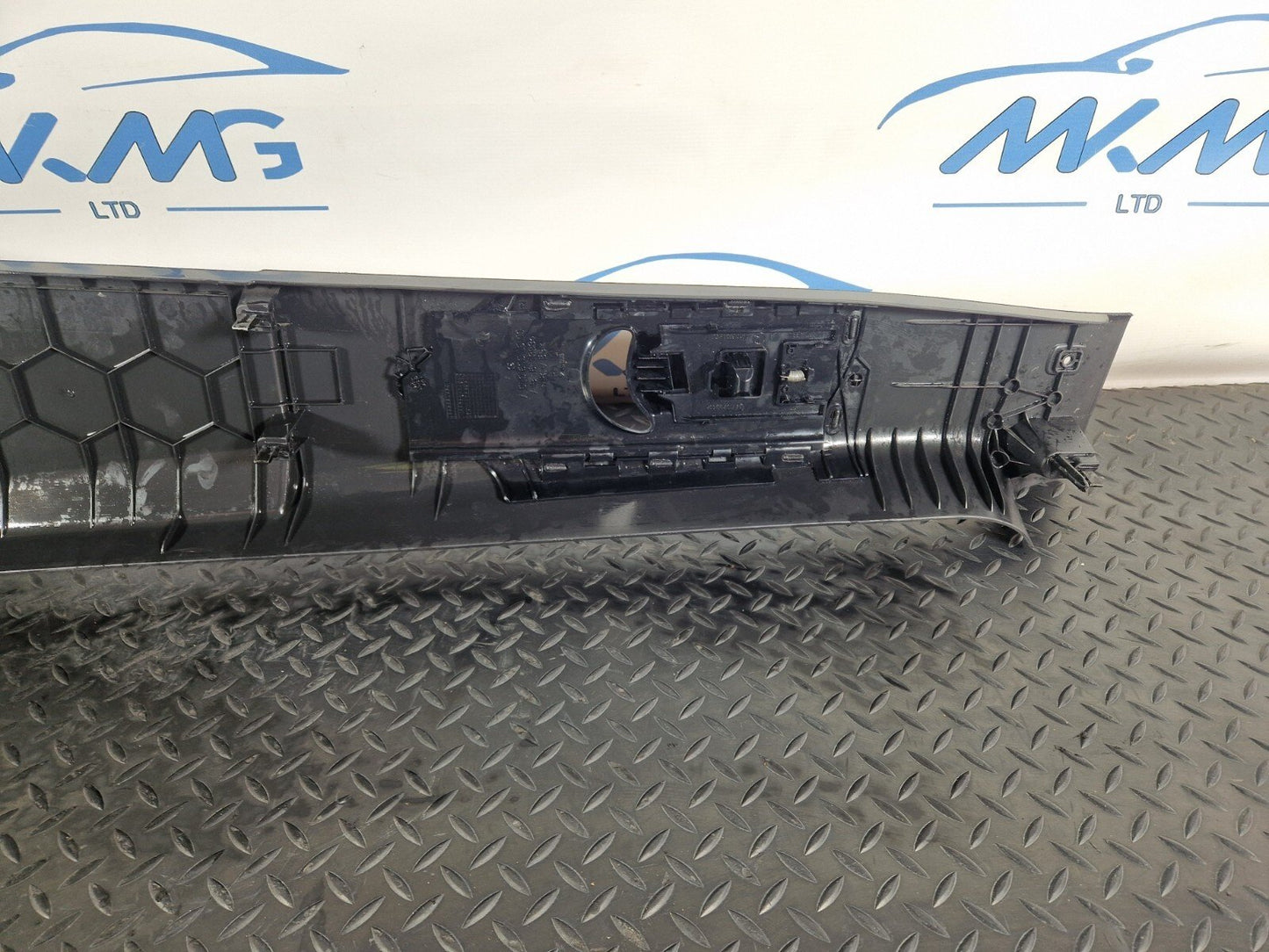 18ON MERCEDES BENZ SPRINTER W907 W910 RIGHT SIDE B PILLAR TRIM COVER A9076905200