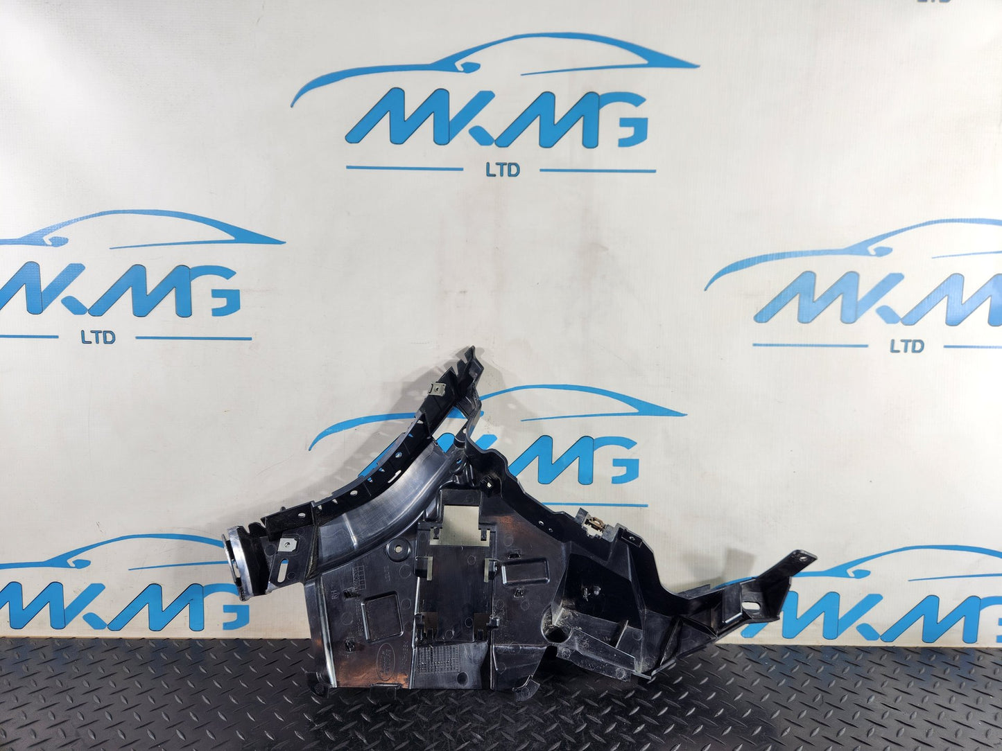 Land Rover Range Rover Evoque L551 Right Side Rear Bumper Bracket M8D2-17B930-A