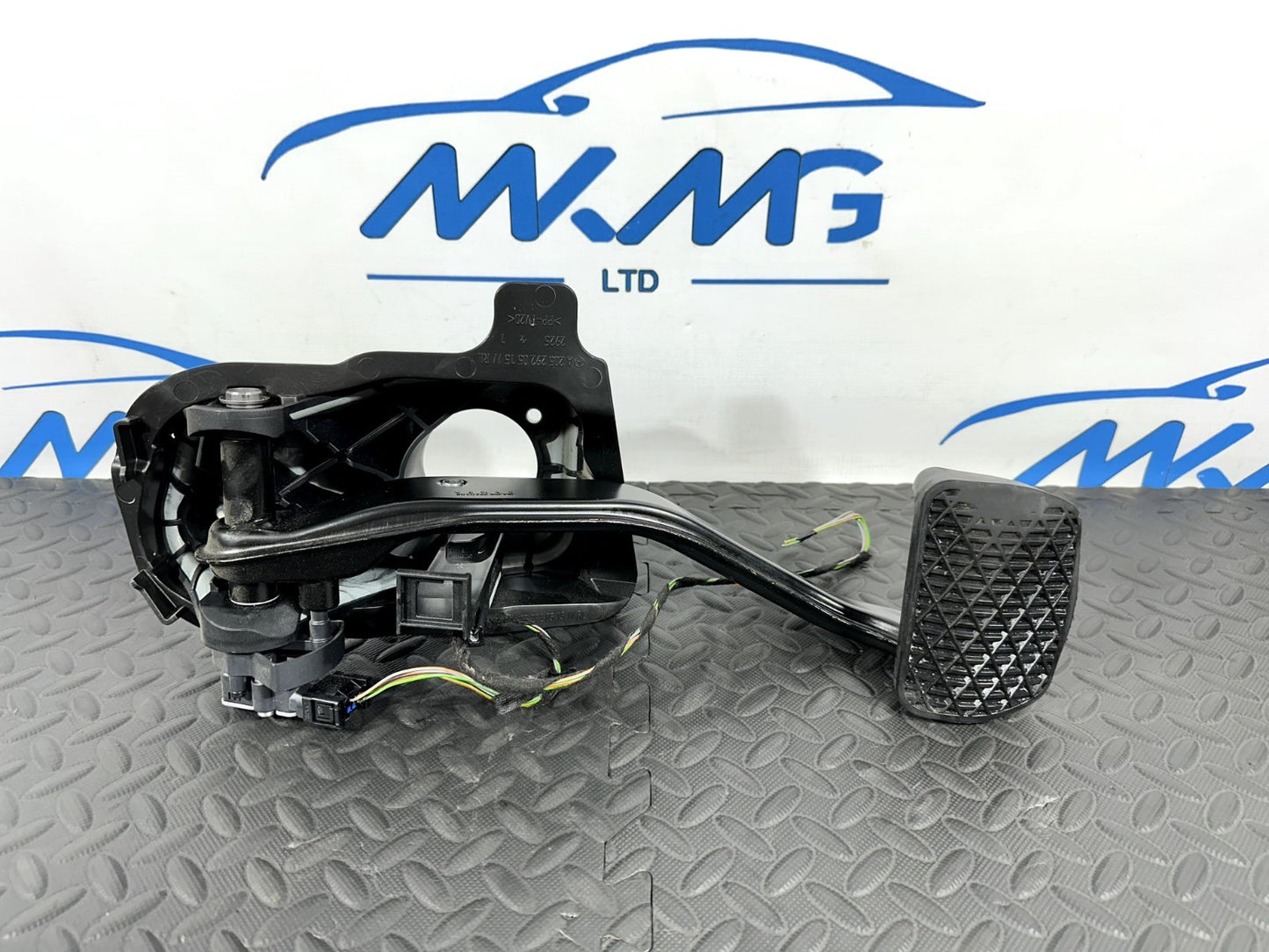 14-21 MERCEDES BENZ C300 W205 GENUINE BRAKE PEDAL ASSEMBLY A2052920308