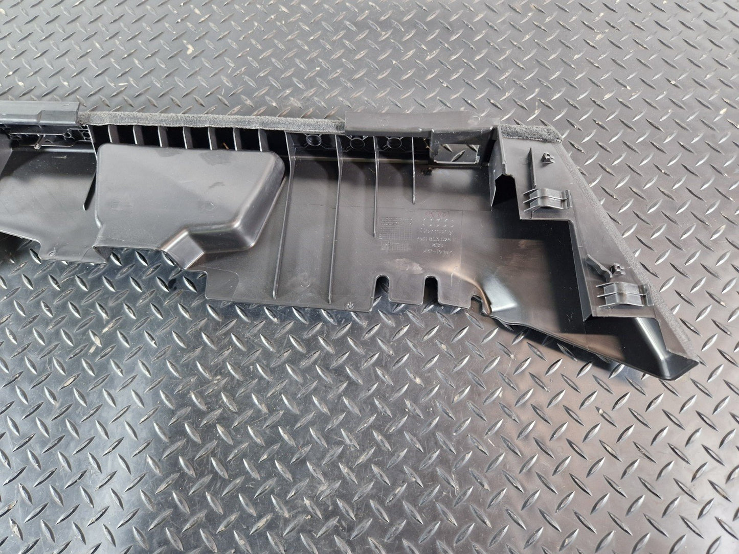 16-20 AUDI Q7 4M GENUINE RIGHT O/S DRIVER SIDE BOOT LINER TRIM 4M0863528F