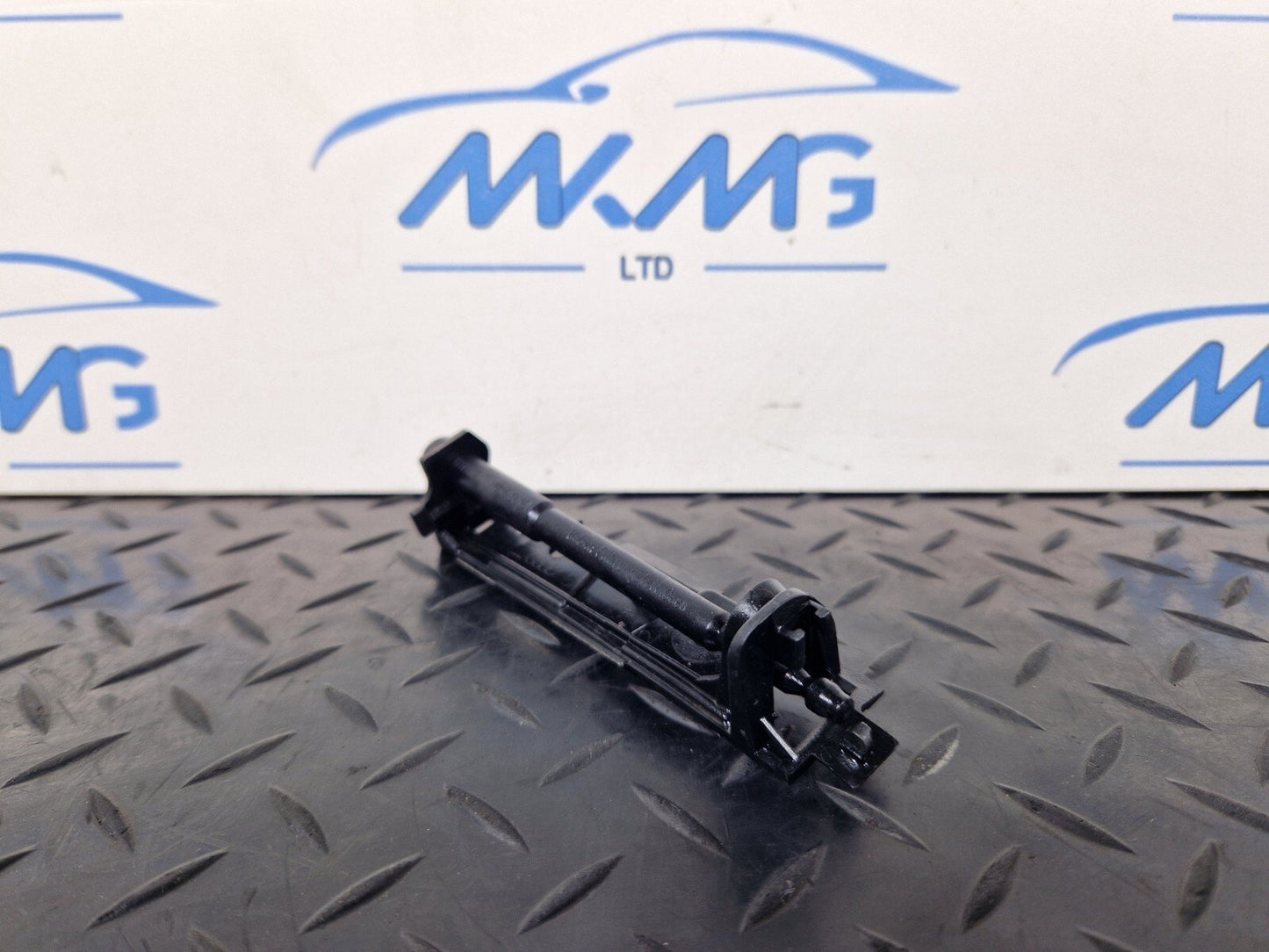 16-19 AUDI A4 B9 GENUINE RIGHT DRIVER SIDE REAR BUMPER BRACKET GUIDE 8W5807890