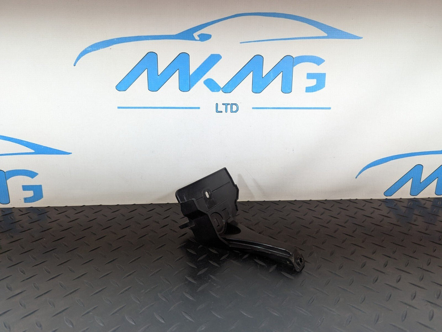 10-17 AUDI A8 4H GENUINE FRONT LEFT BRACKET 4H0807139MN