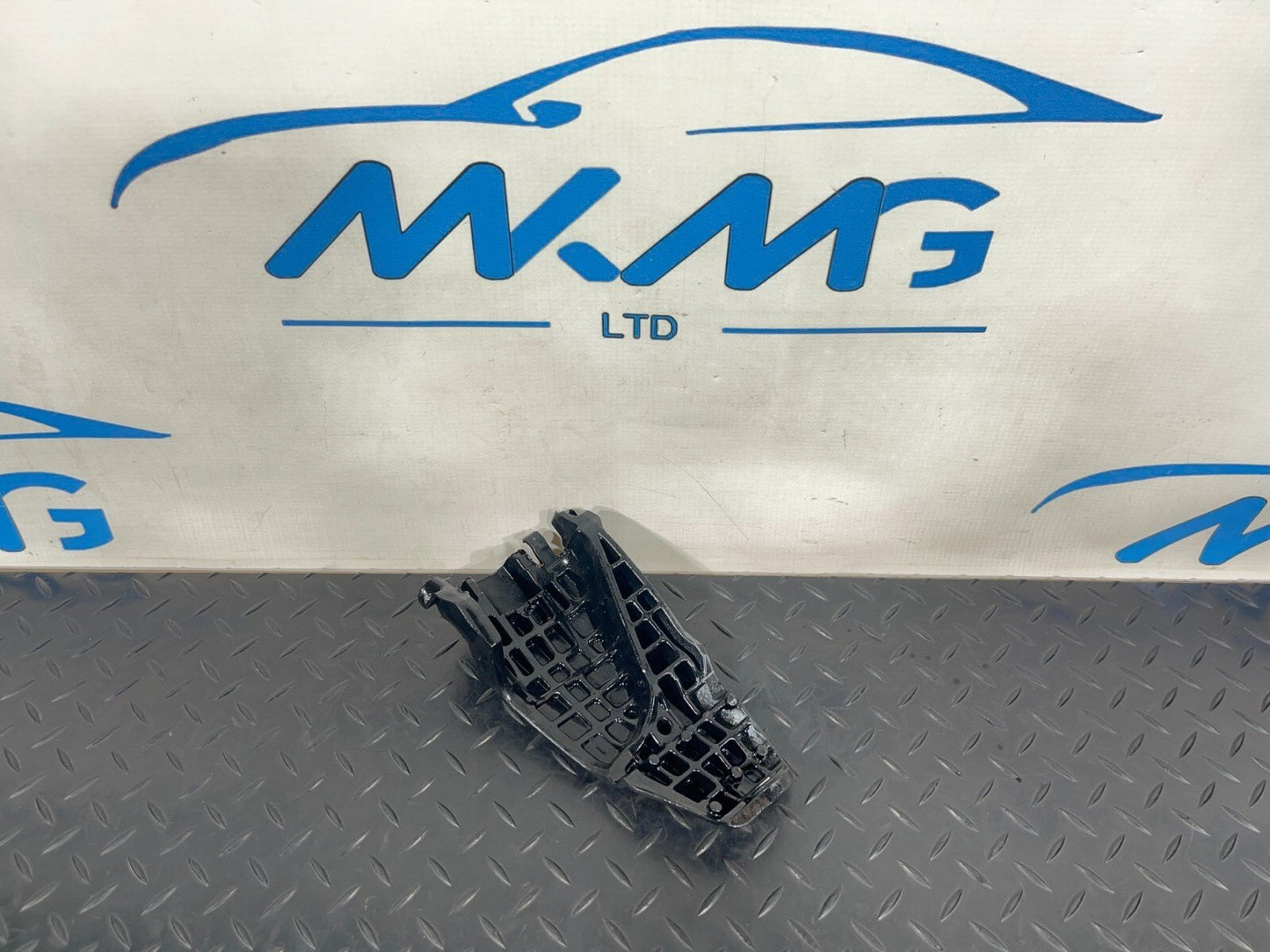 14-21 MERCEDES BENZ C300h W205 HIGH VOLTAGE CABLE PROTECTIVE BOW A0005453886