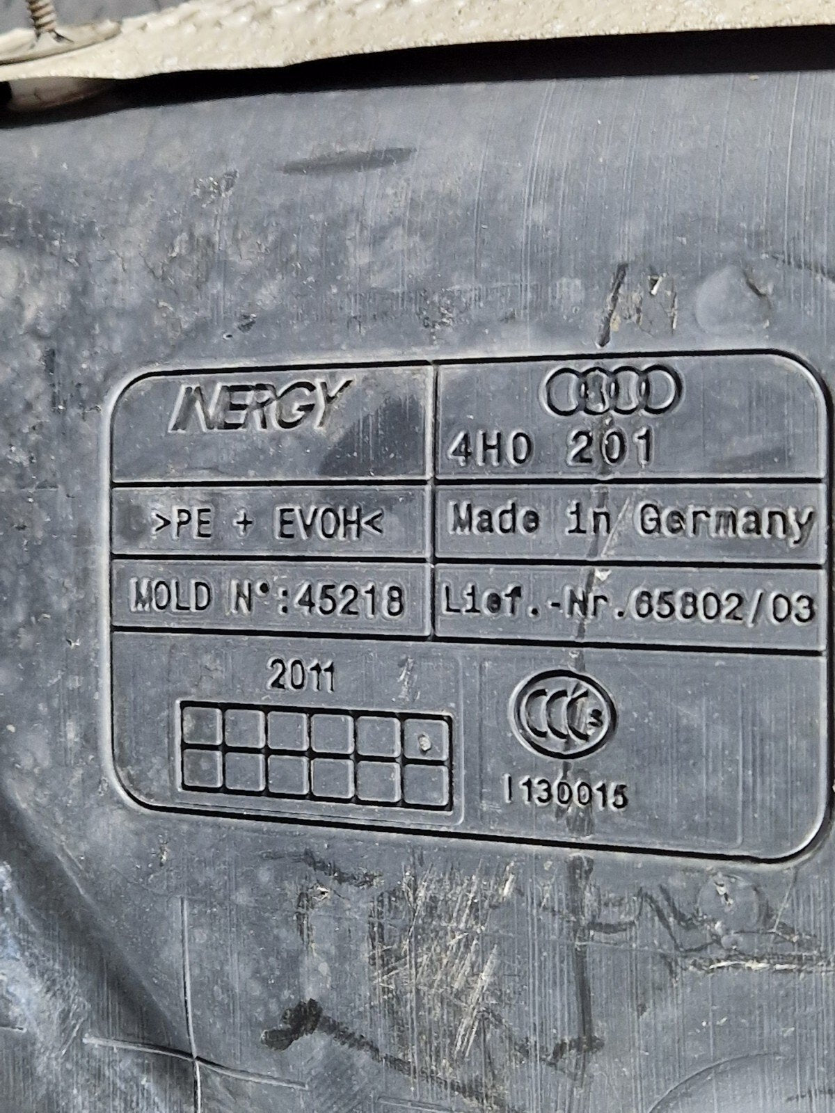 10-17 AUDI A8 4H PETROL FUEL TANK & PUMP 4H0201021BH