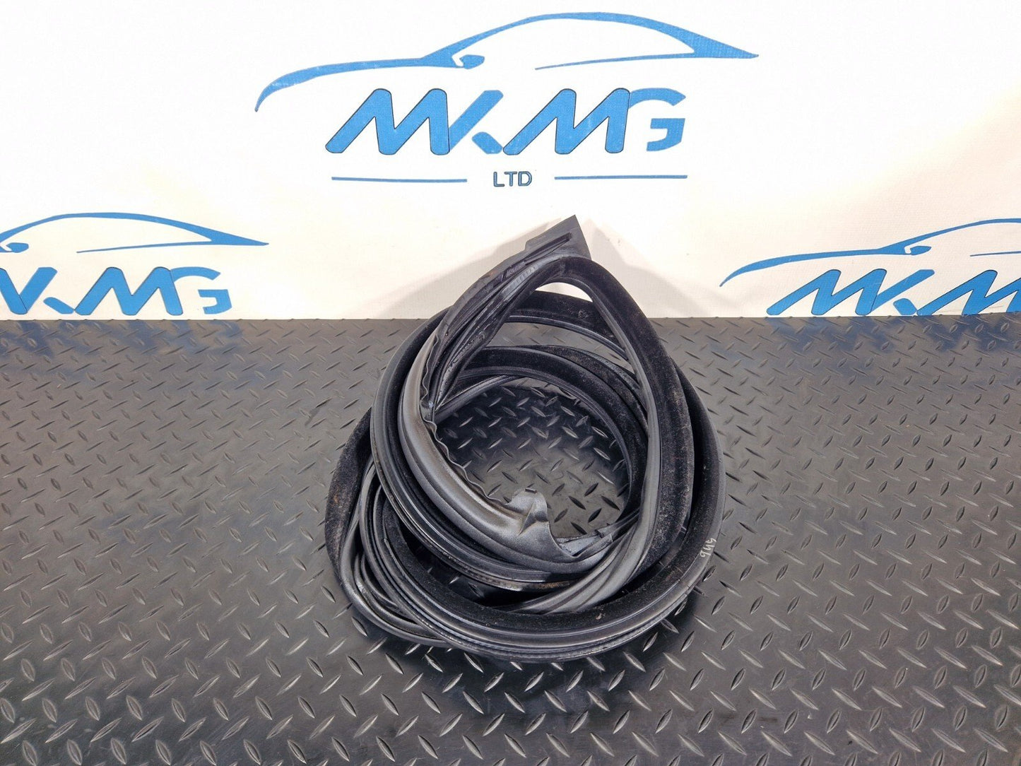 11-18 BMW 6 SERIES F06 FRONT LEFT NSF DOOR RUBBER WEATHER SEAL 7275297