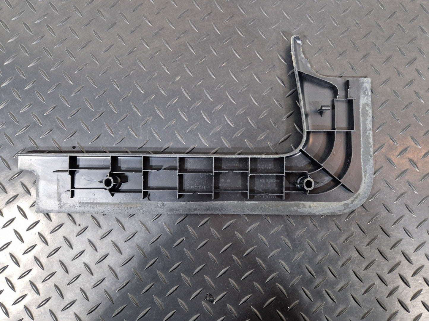 18-ON MERCEDES SPRINTER W907 W910 FRONT RIGHT DOOR ENTRANCE TRIM A9106863400