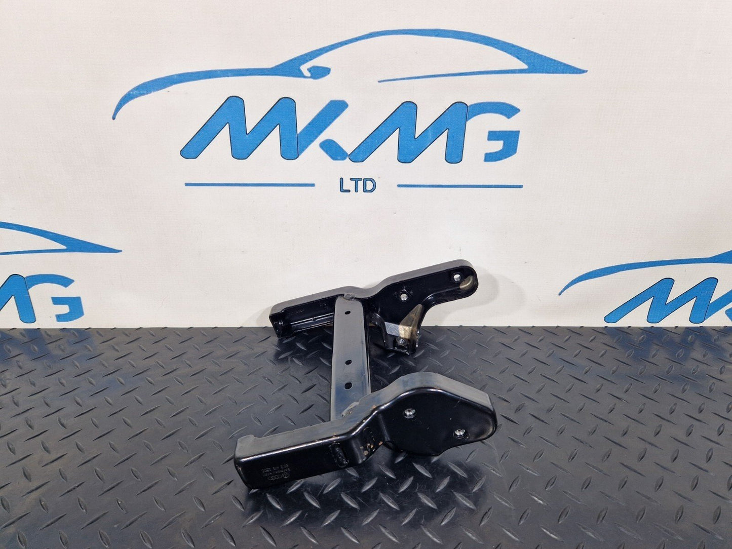 10-18 AUDI A7 4G S-LINE GENUINE OEM STEERING MECHANISM BRACKET 8K2419250C