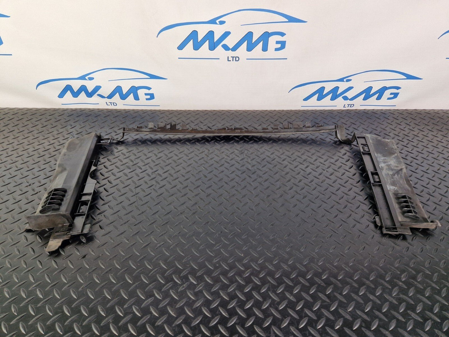 14-21 MERCEDES BENZ W205 FRONT AIR DUCT A2055050130
