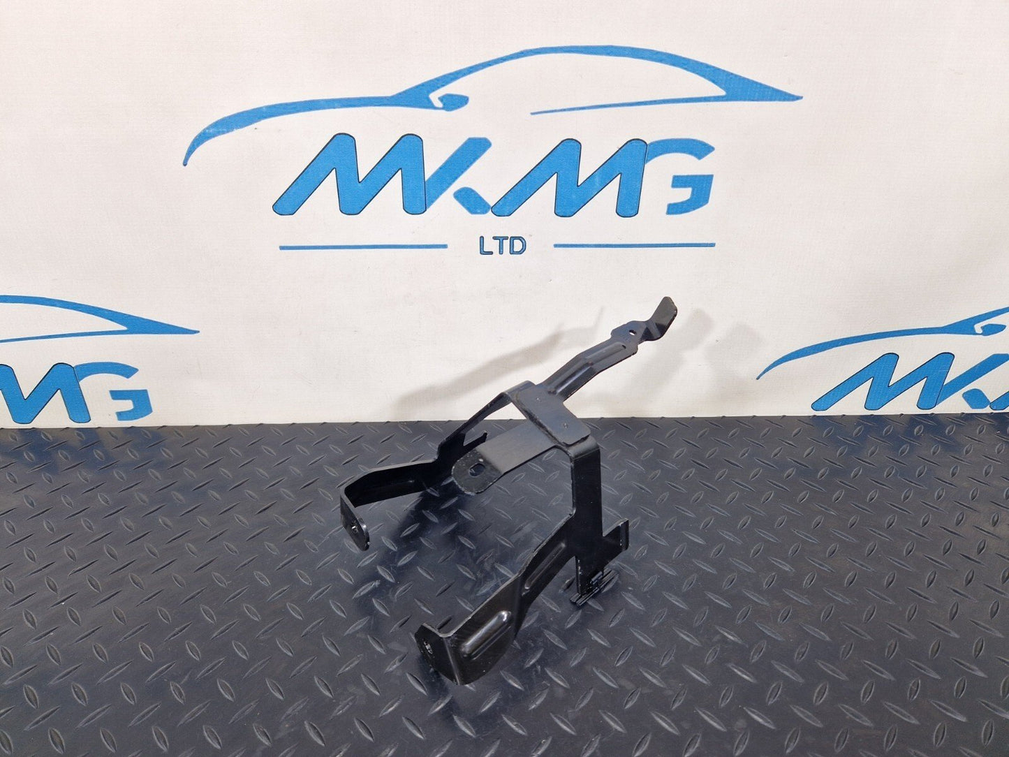 16-19 AUDI A4 AVANT B9 S-LINE EXPANSION TANK BRACKET RHD 8W2121232G