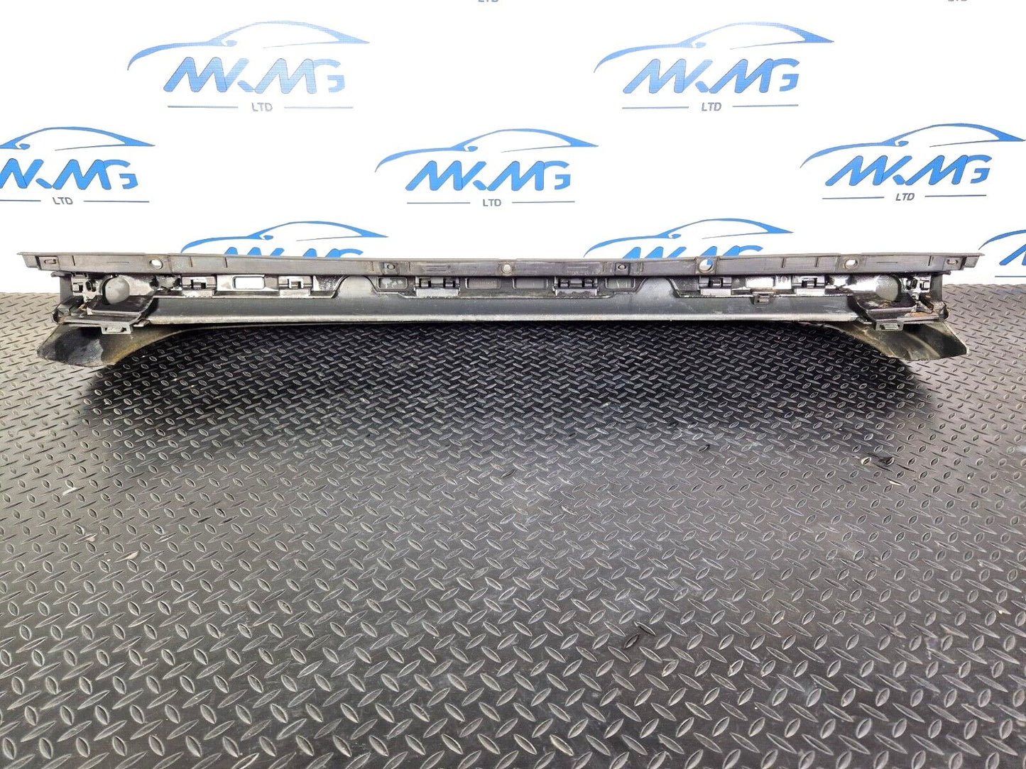 18-ON MERCEDES BENZ SPRINTER W907 W910 REAR BUMPER MIDDLE BRACKET A9108856500