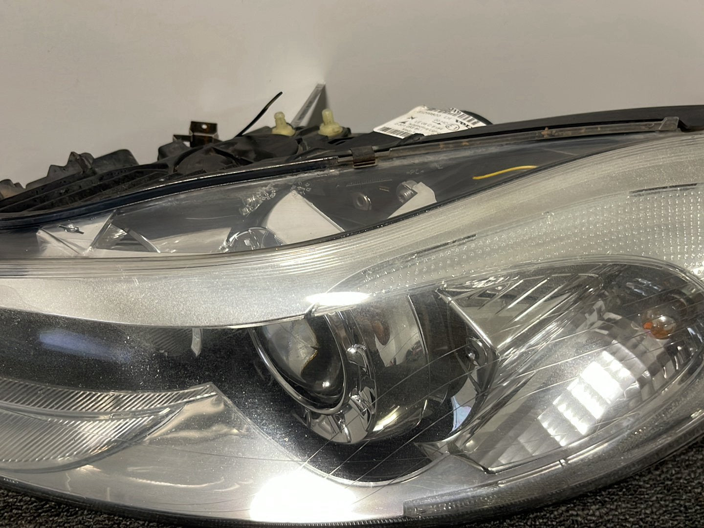 Volvo C30 MK1 FL (MK)(533) Coupe Genuine Front Left Passenger Headlight 31299820