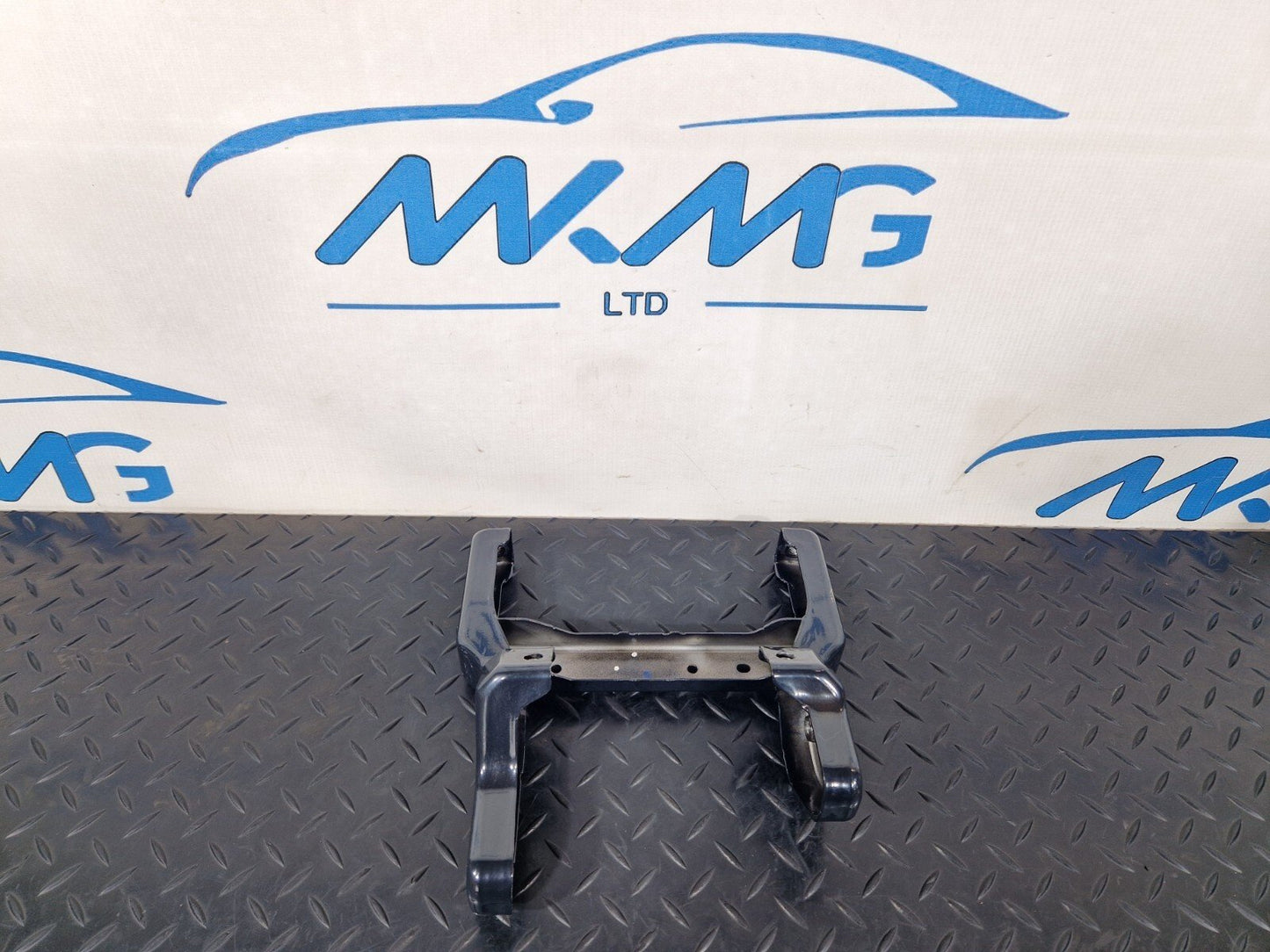 12-18 AUDI A6 C7 GENUINE OEM STEERING MECHANISM BRACKET 8K2419250C