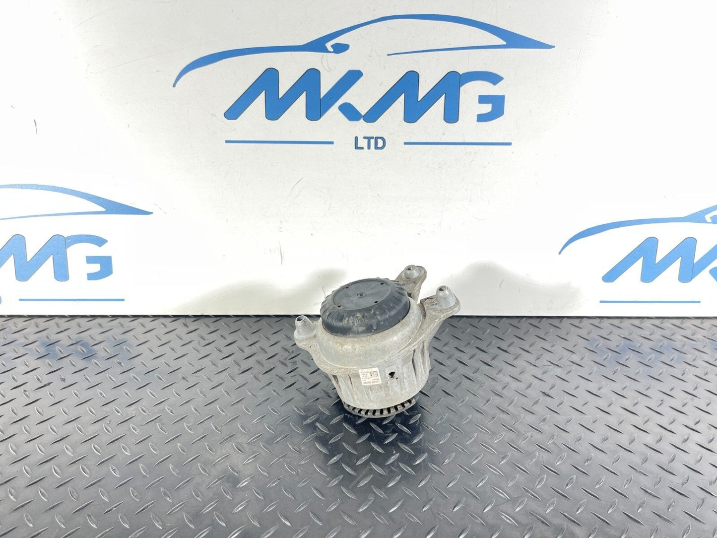 14-21 MERCEDES BENZ C350e W205 ENGINE SUPPORT MOUNT BRACKET RIGHT A2052400300
