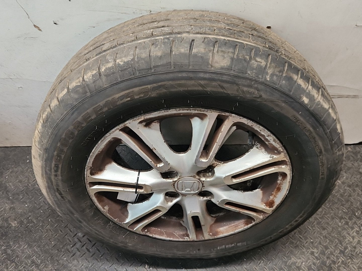 2010 Honda Insight MK2 (ZE2) 15" Alloy Wheel with Tyre 195/65/15 ~5mm