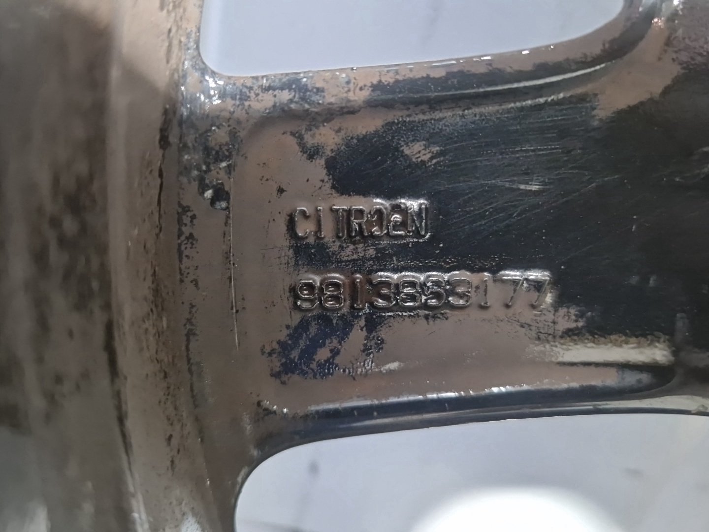 Citroen C4 Picasso MK2 17" Alloy Wheel with Tyre ~5mm 205/55/17 9813863177