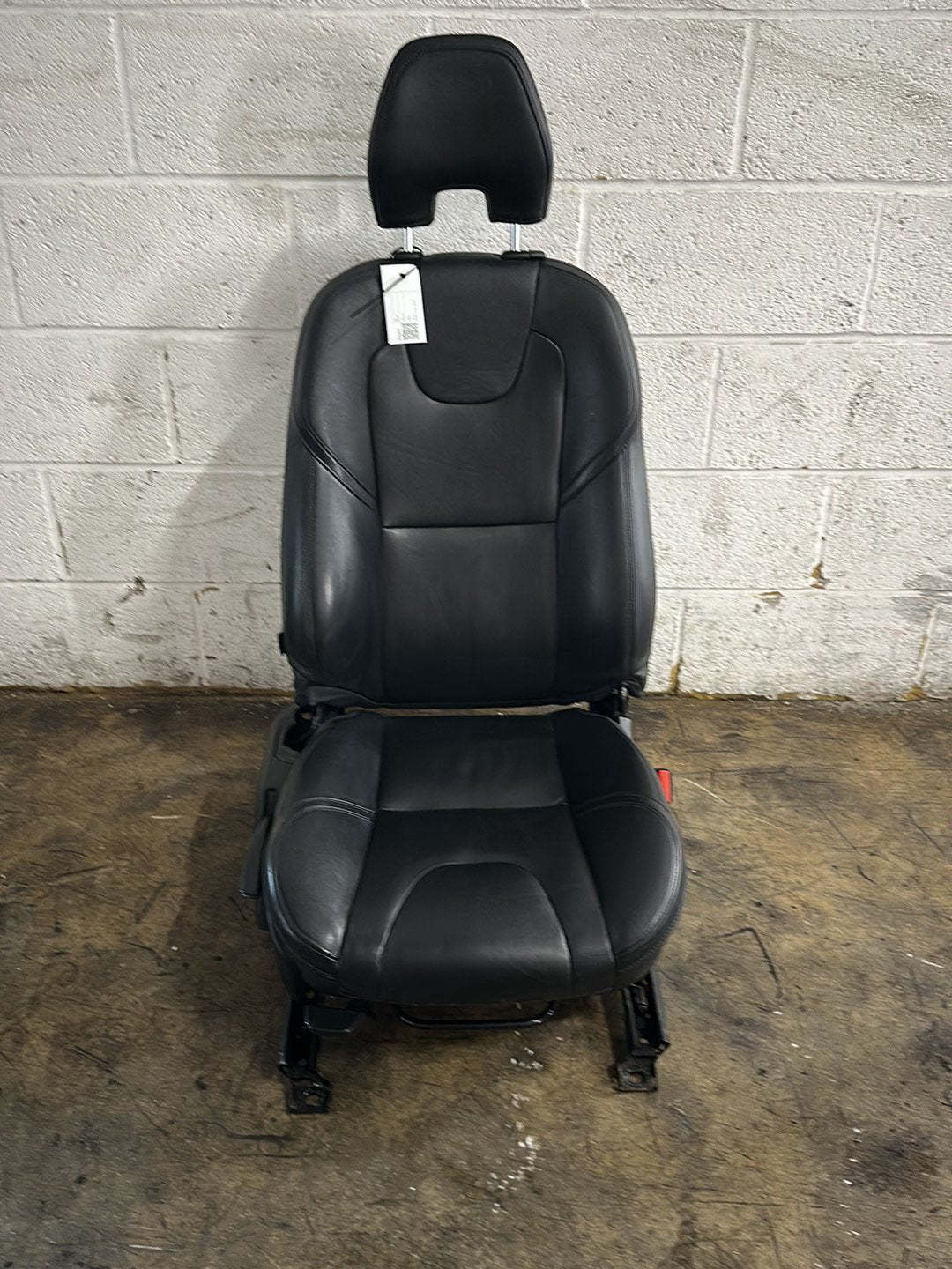 Volvo V40 MK3 (525) Hatchback Genuine Front Right O/S Driver Seat