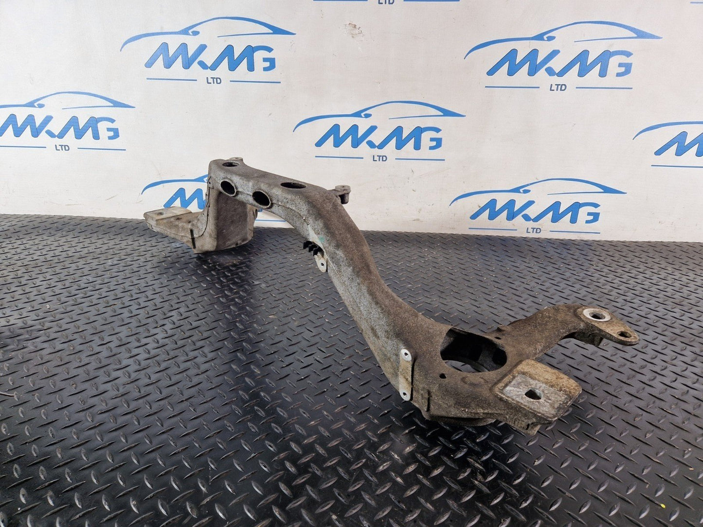 10-15 AUDI Q7 4L GENUINE ENGINE SUPPORT MOUNT BRACKET 7L8199207A