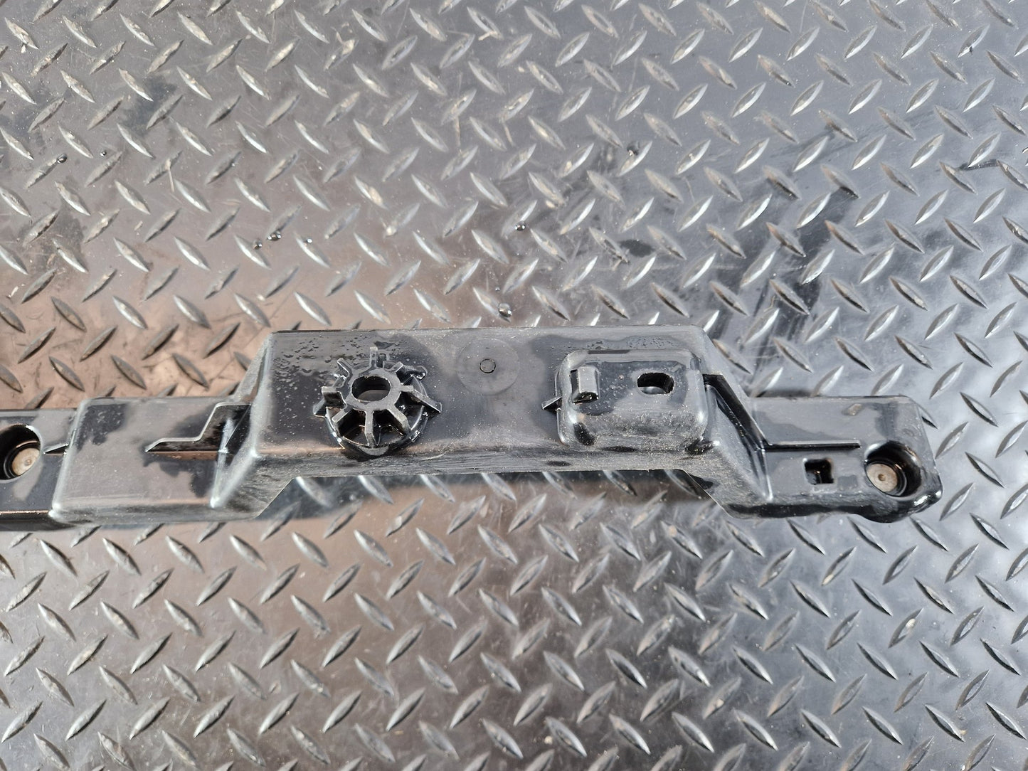 Range Rover Evoque L551 Right Driver O/S Bumper Bracket K8D2-113C52-AB