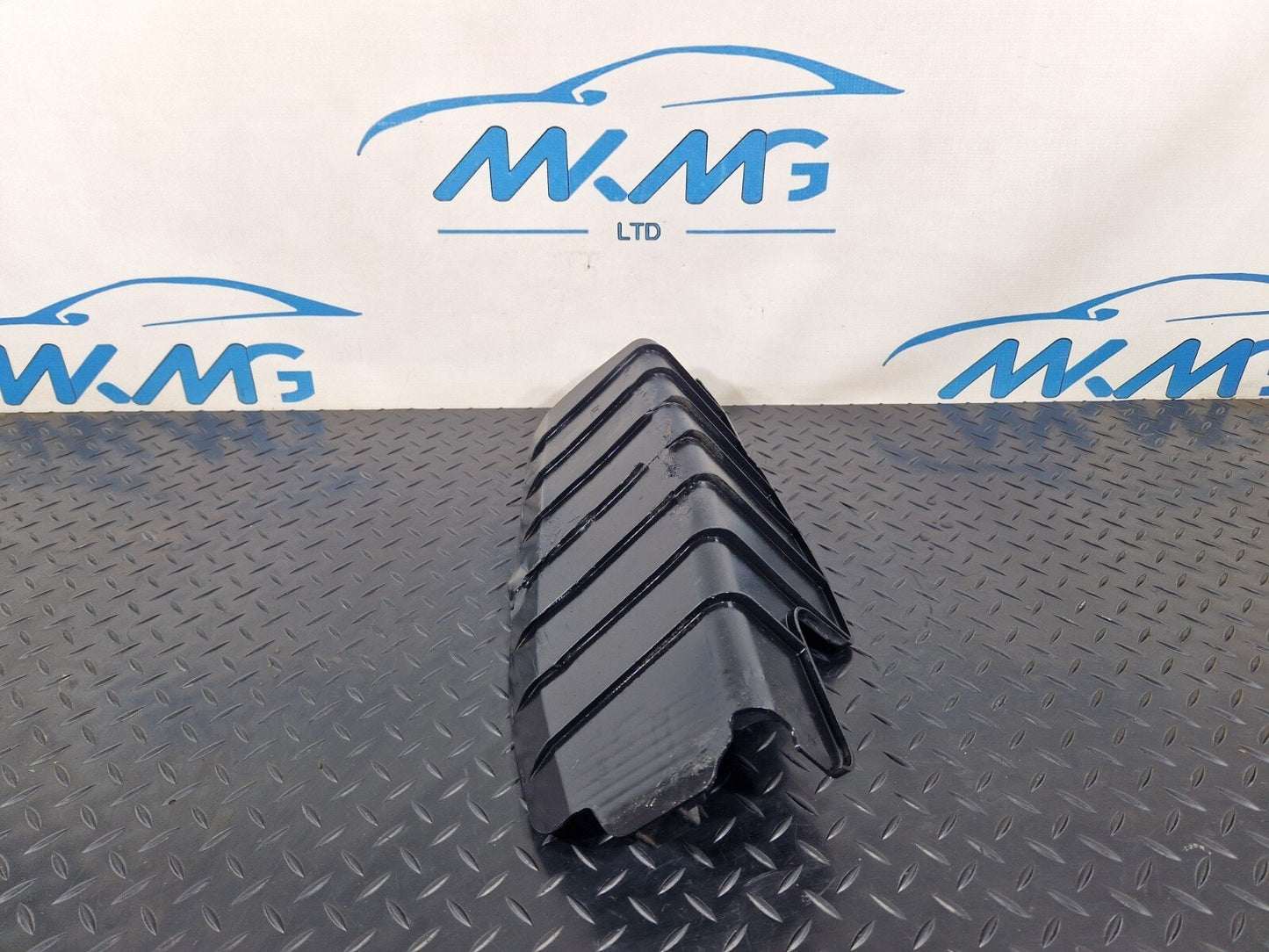 16-19 AUDI A4 B9 GENUINE REAR RIGHT SIDE CONTROL ARM COVER TRIM 8W0505416D