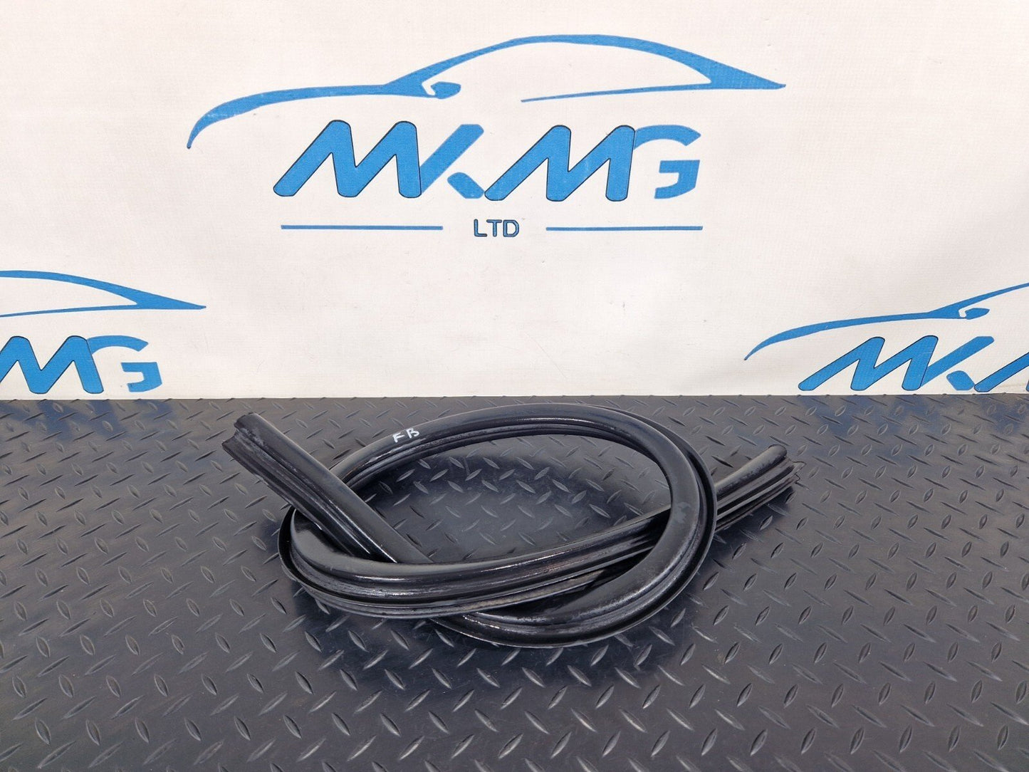 10-18 AUDI A7 4G S-LINE GENUINE ENGINE BAY BONNET RUBBER WEATHER SEAL 4G8823723A