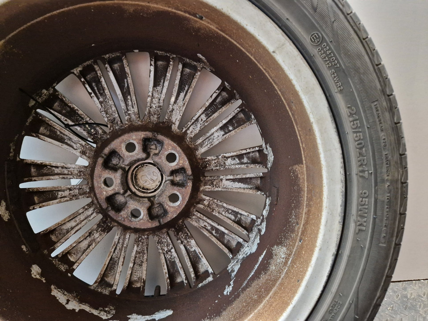 Vauxhall Astra MK6 (J) (A3400) 17" Alloy Wheel with Tyre 215/50/17 ~6mm