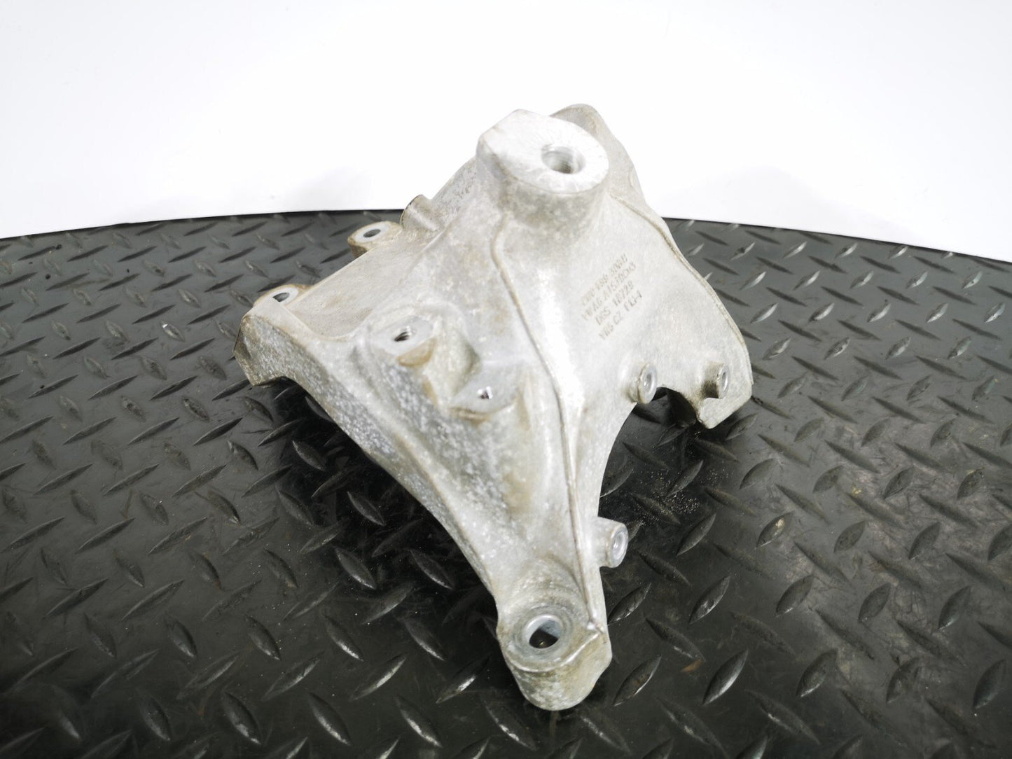 16-19 AUDI A4 B9 GENUINE V6 3.0TDI CSW RIGHT ENGINE MOUNT BRACKET 8W0199308H