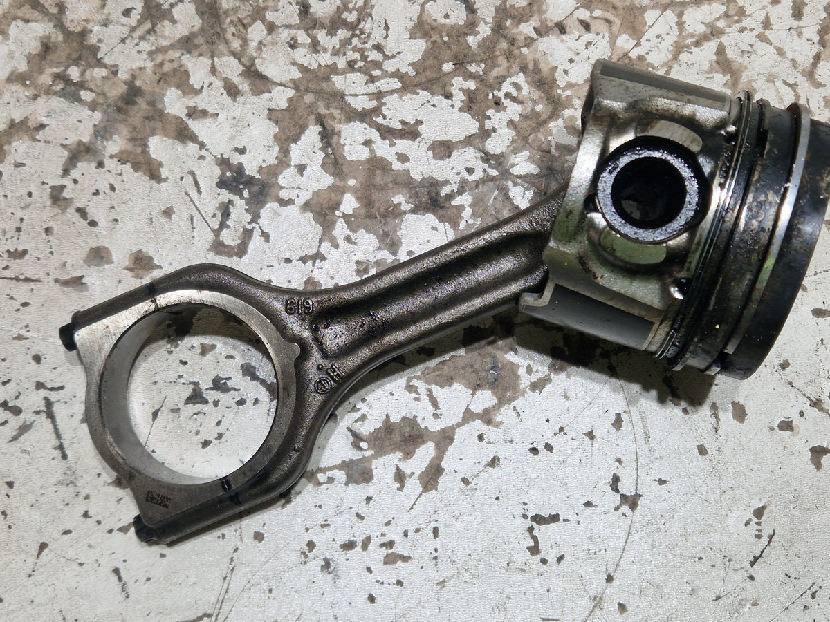 Volvo V40 MK3 (525) Hatchback 1.6 Diesel Genuine Piston Conrod