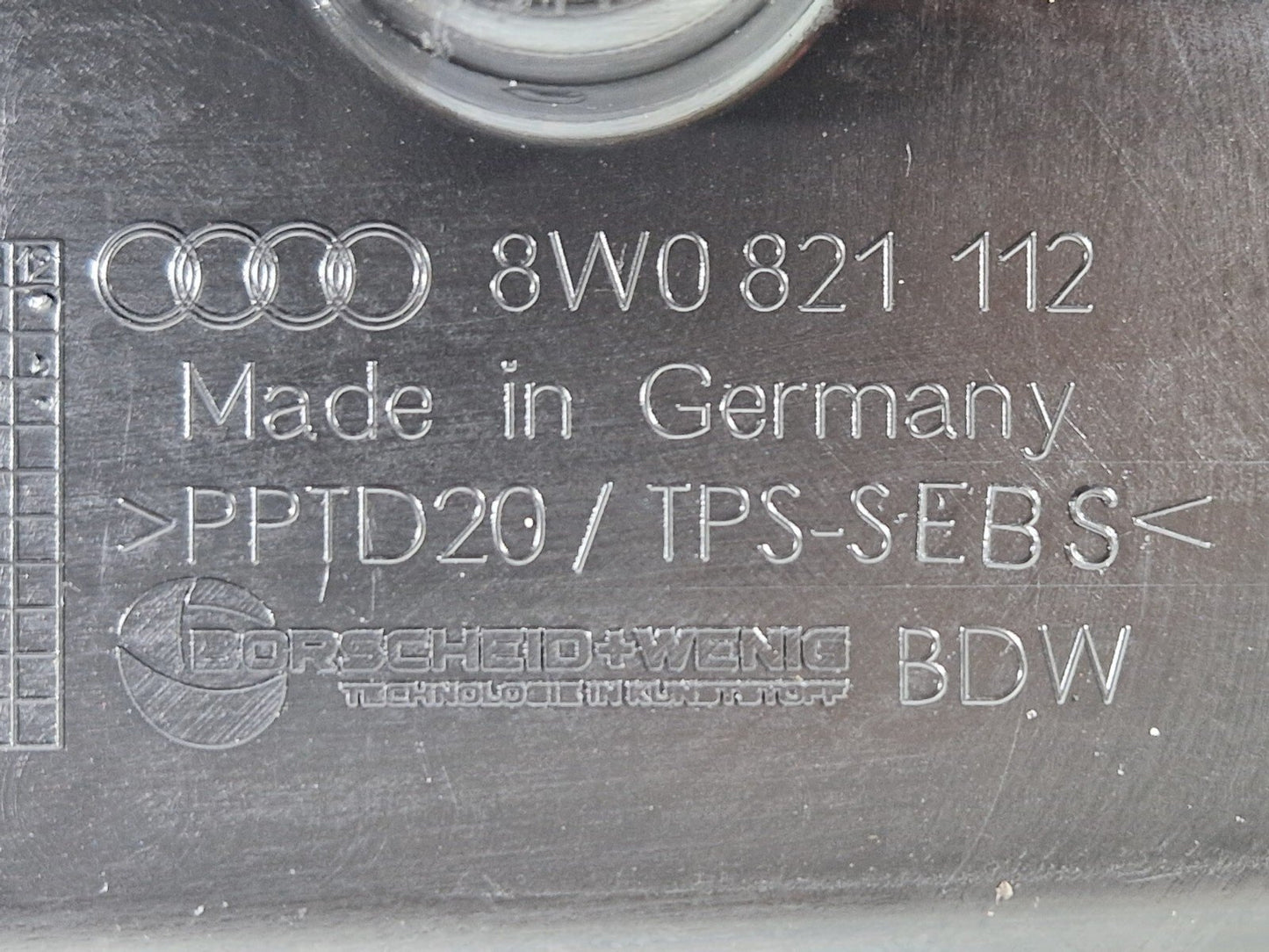 16-19 AUDI A4 B9 GENUINE FRONT RIGHT DRIVER SIDE WING FILLER INSULATOR 8W0821112