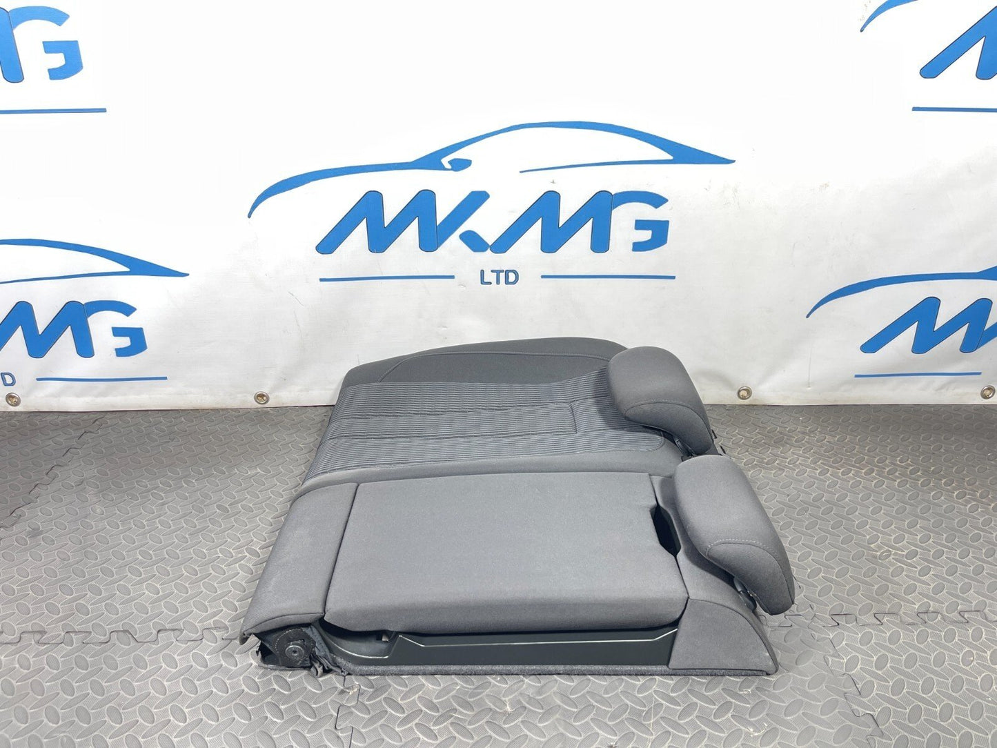 16-19 AUDI A4 B9 GENUINE REAR RIGHT DRIVER SIDE CLOTH SEAT BACKREST & HEADREST
