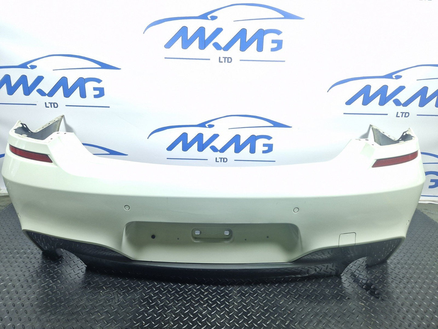 BMW 6 SERIES F06 F12 F13 PRE-LCI COMPLETE M SPORT REAR BUMPER ALPINE WHITE 300