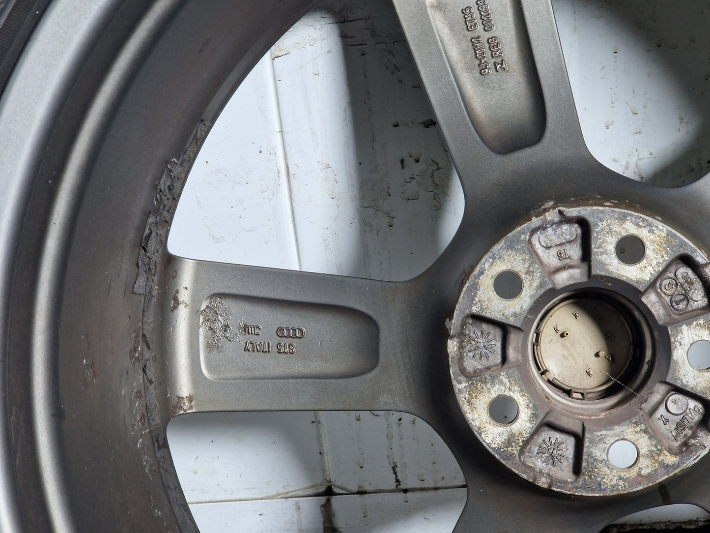 Audi A7 21" Alloy Wheel with Tyre 285/30/21 4mm 4H0601025AT