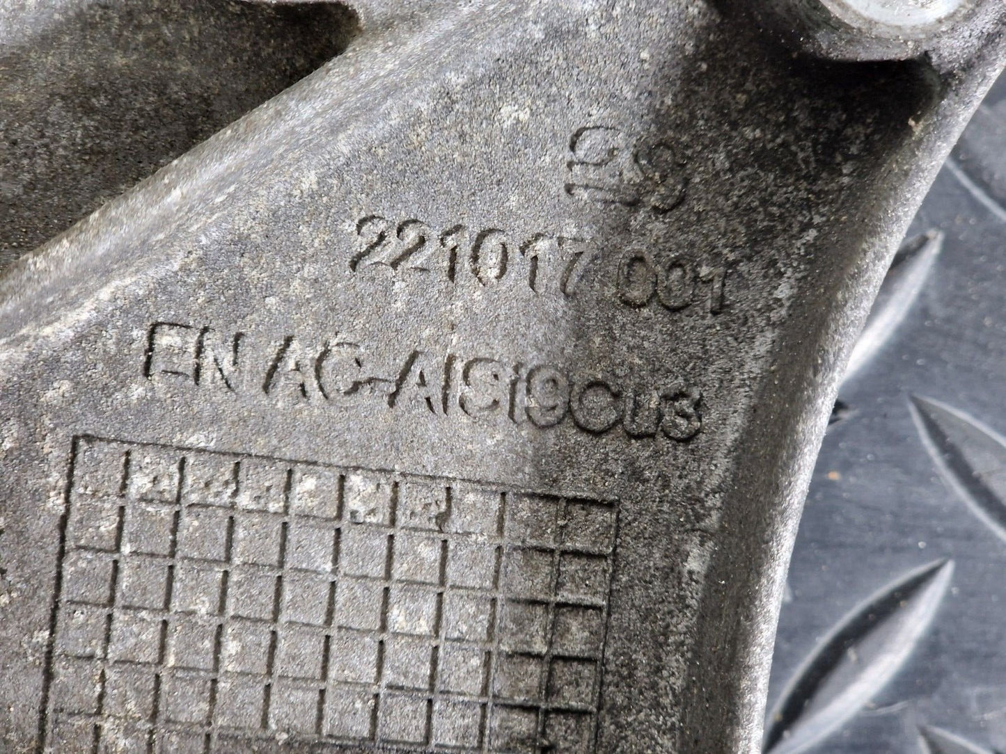 18-ON MERCEDES BENZ SPRINTER W907 2.2 CDI OM651 WATER PUMP HOUSING A6512010000