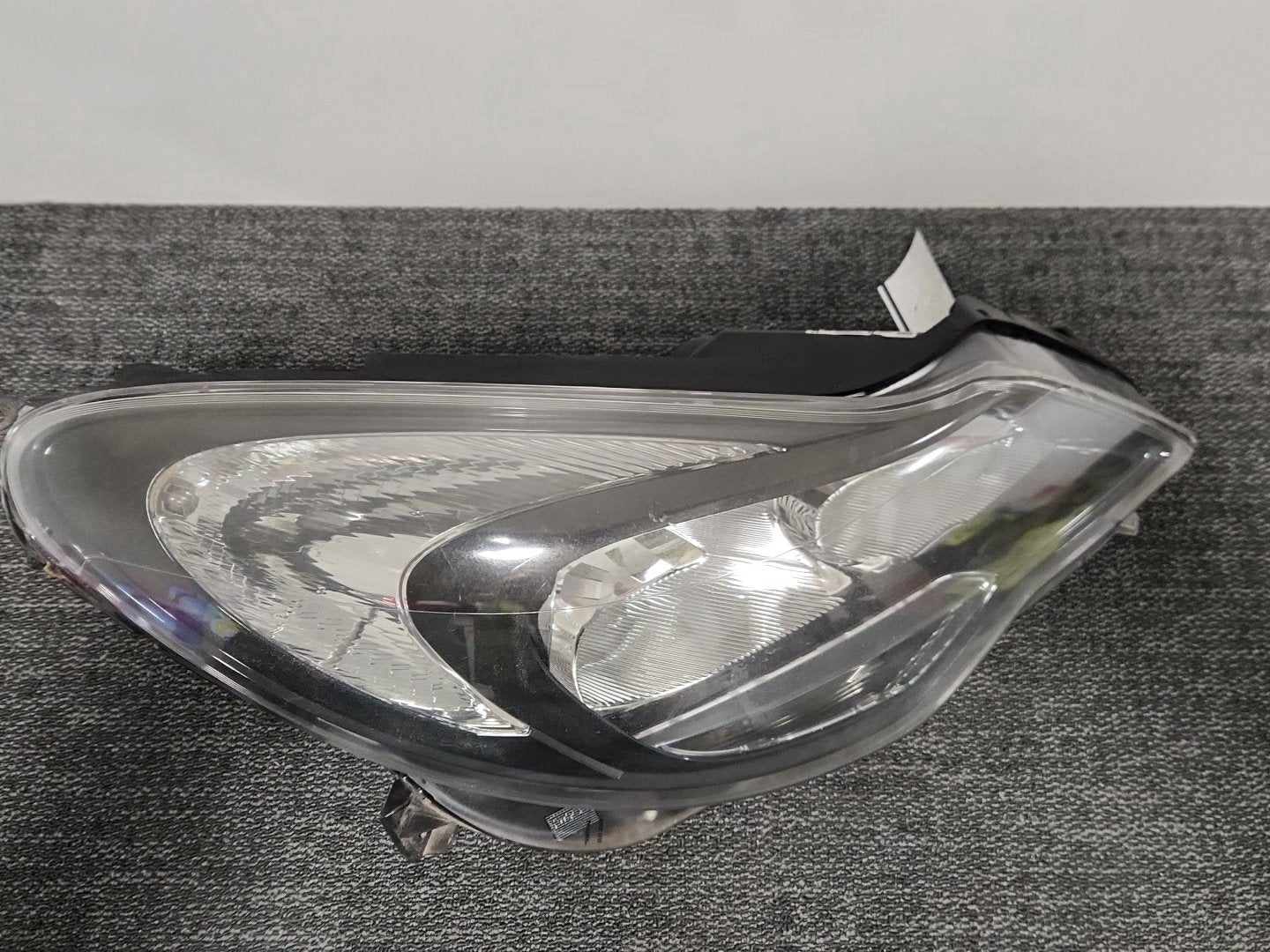 Vauxhall Corsa MK3 (D) (4400) Hatchback Genuine Front Right Headlight 13446800