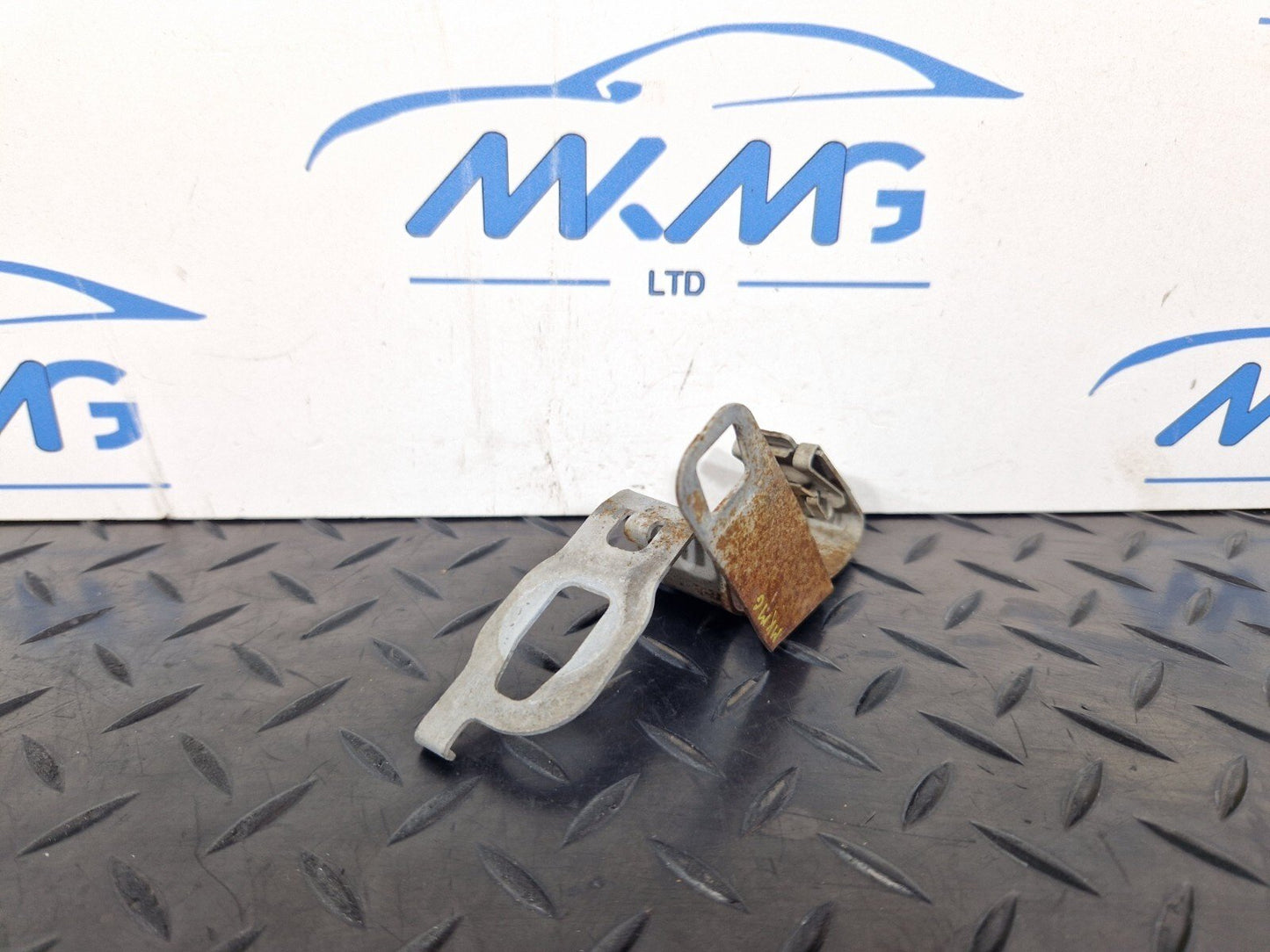 14-21 MERCEDES BENZ W205 OEM FRONT RIGHT SIDE O/S SLAM PANEL BRACKET A2055240240