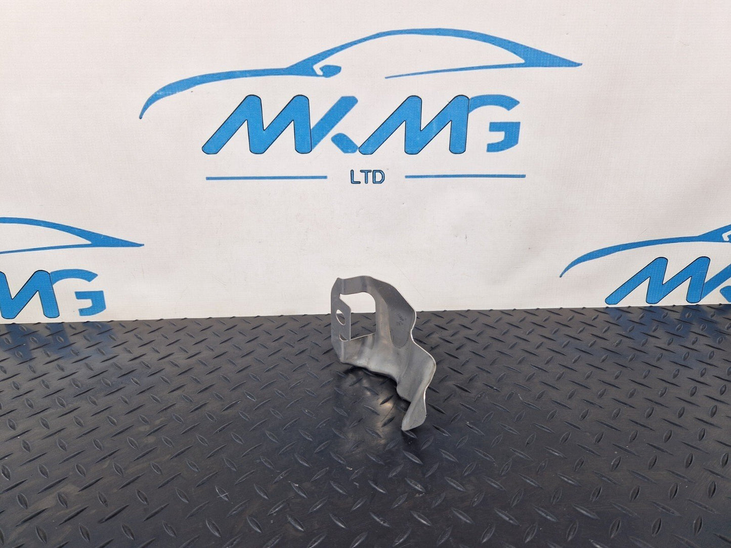 14-21 MERCEDES BENZ C200 W205 GENUINE BRACKET A2054750046